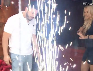 Power Of Love: Παραλίγο να «λαμπαδιάσει» το πλατό από την ρομαντική έκπληξη του Πάνου στην Στέλλα! (βίντεο)